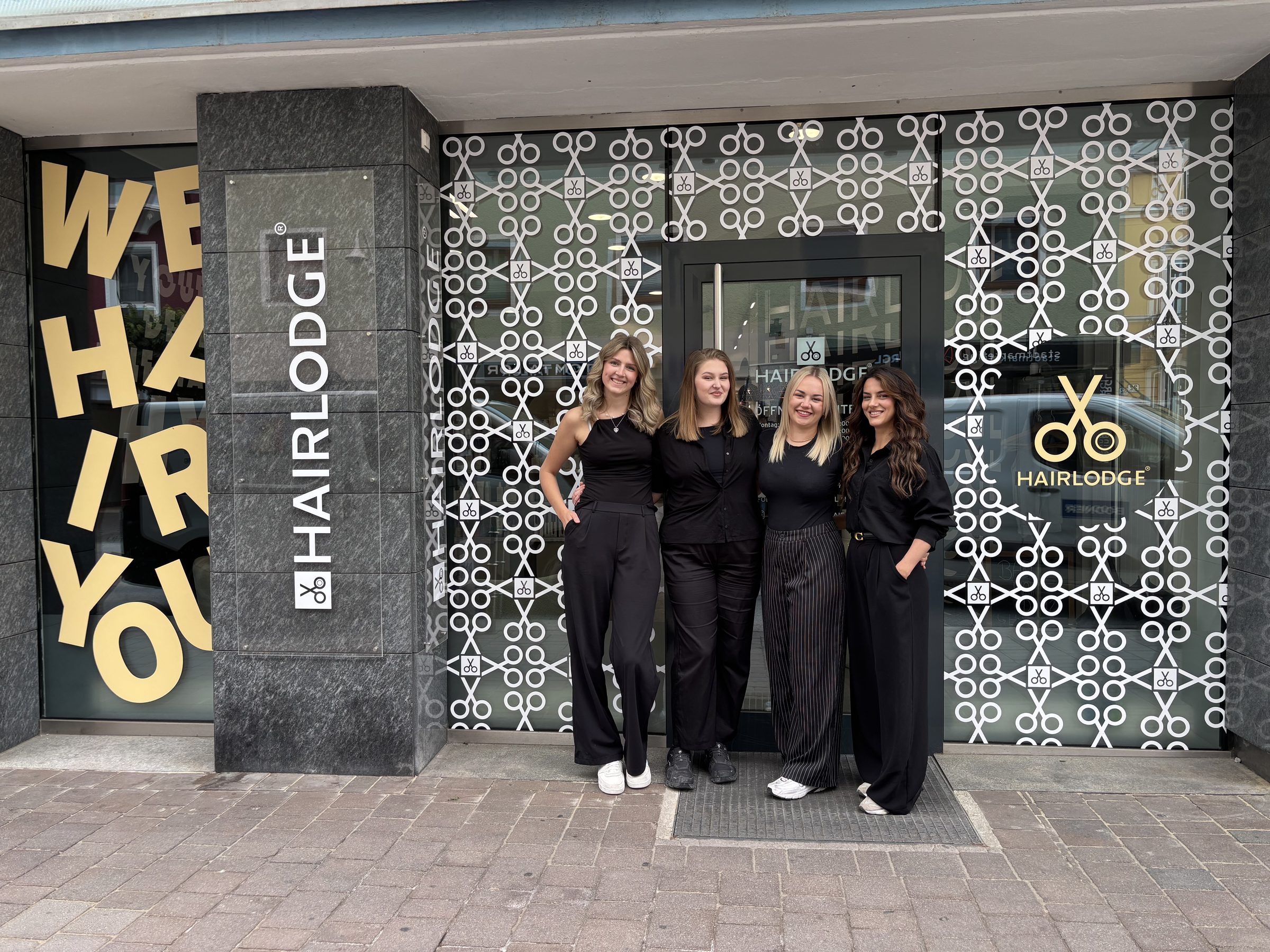 Das HAIRLODGE Team in Wörgl, Gruppenfoto